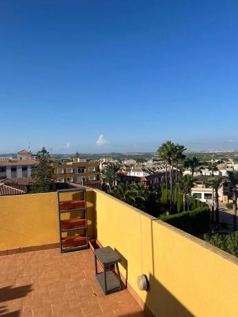 Edificio de uso mixto en calle Carmen Conde, 10