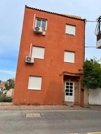 Edificio de uso mixto en calle Carmen Conde, 10