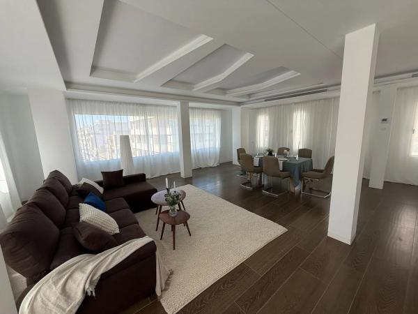 Edificio de uso mixto en calle Unión Musical Torrevejense, 2