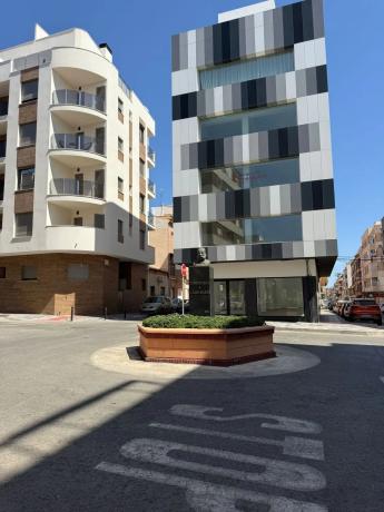 Edificio de uso mixto en calle Unión Musical Torrevejense, 2