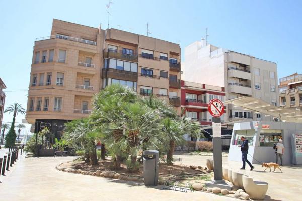 Edificio de uso mixto en calle Clemente Gosálvez, 5