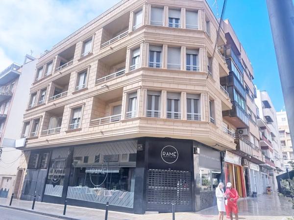 Edificio de uso mixto en calle Clemente Gosálvez, 5