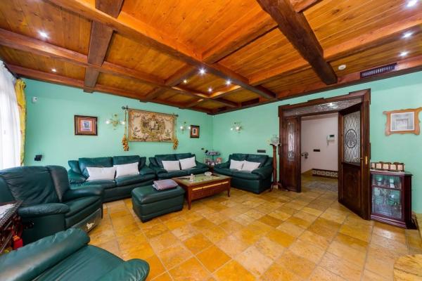 Edificio en Barrio Centro - Muelle Pesquero