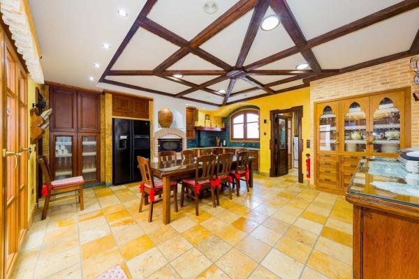 Edificio en Barrio Centro - Muelle Pesquero