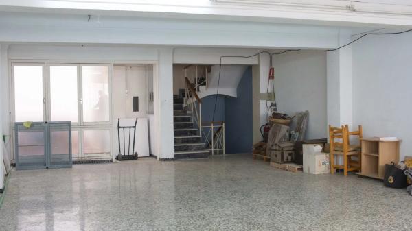 Edificio de uso mixto en calle Ramón Gallud