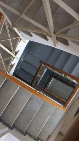 Edificio de uso mixto en calle Ramón Gallud