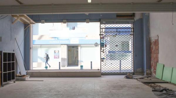 Edificio de uso mixto en calle Ramón Gallud