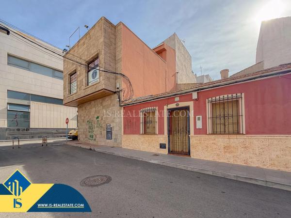 Edificio en Barrio Las Piscinas Naturales