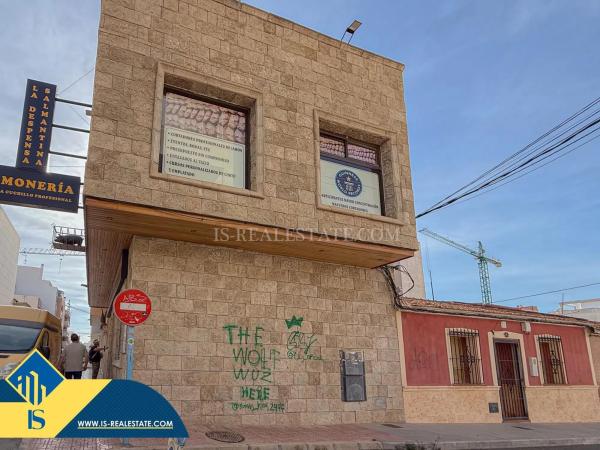 Edificio en Barrio Las Piscinas Naturales