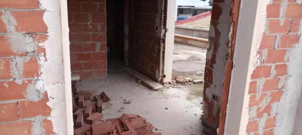 Edificio de uso mixto en calle Sant Isidre San Isidro