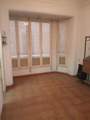 Edificio de uso mixto en calle Sant Jaume, 3