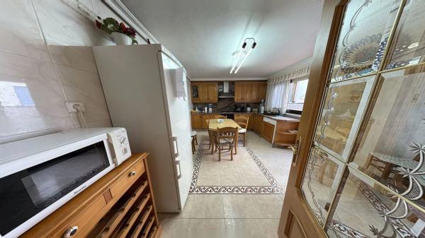 Edificio de uso mixto en avenida de Novelda