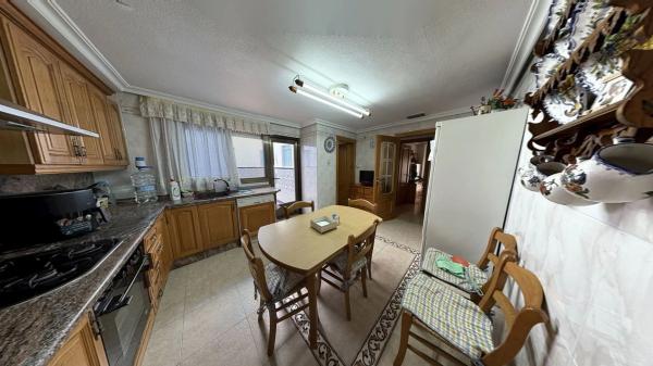 Edificio de uso mixto en avenida de Novelda