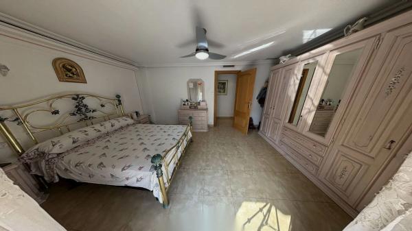 Edificio de uso mixto en avenida de Novelda