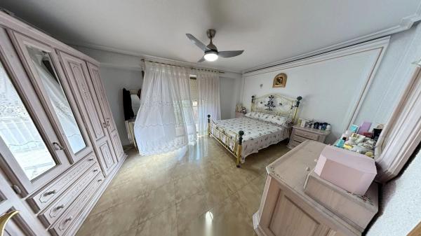 Edificio de uso mixto en avenida de Novelda