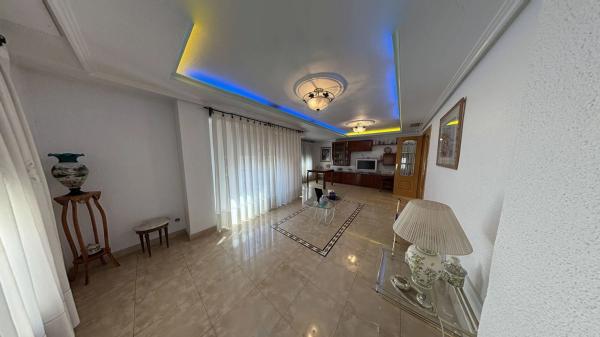 Edificio de uso mixto en avenida de Novelda