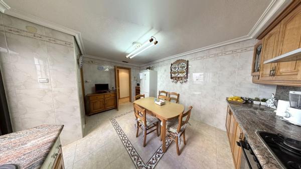 Edificio de uso mixto en avenida de Novelda