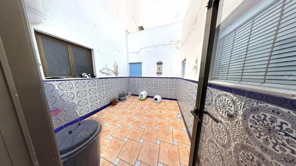 Edificio de uso mixto en avenida de Novelda