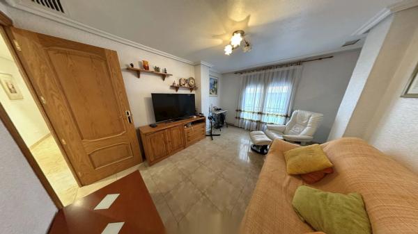 Edificio de uso mixto en avenida de Novelda