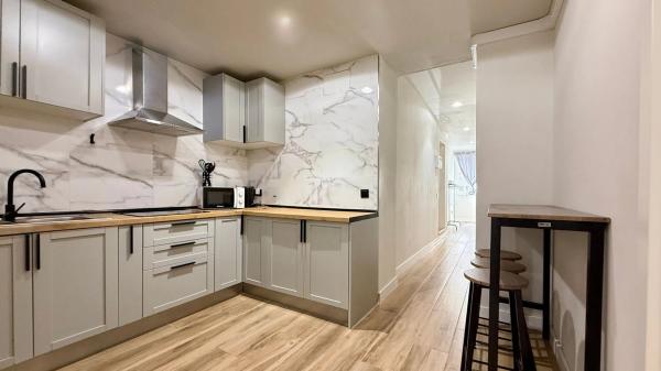 Edificio de uso mixto en calle Blas Valero, 88