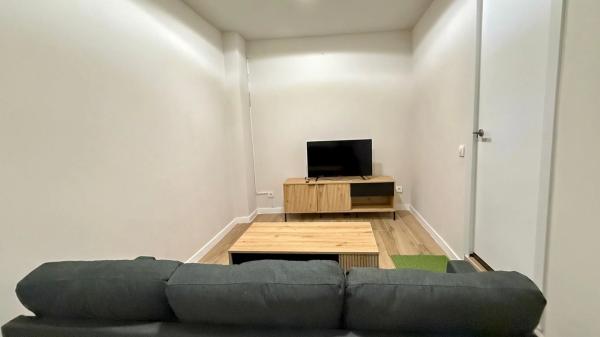 Edificio de uso mixto en calle Blas Valero, 88