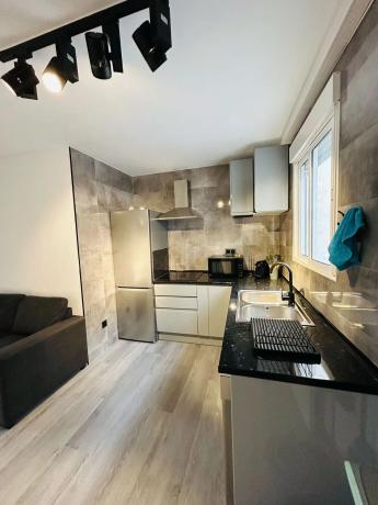 Edificio de uso mixto en calle Blas Valero, 88