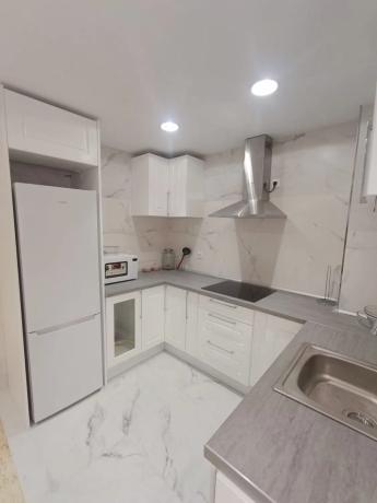 Edificio de uso mixto en calle Blas Valero, 88