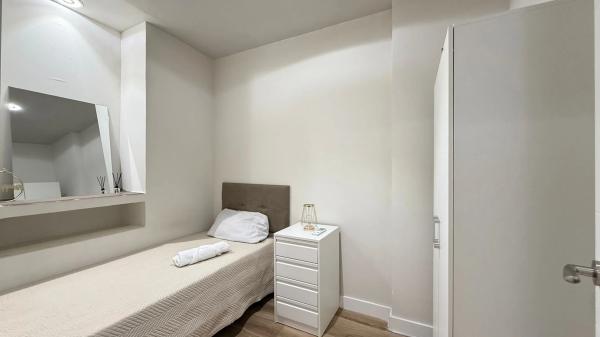 Edificio de uso mixto en calle Blas Valero, 88