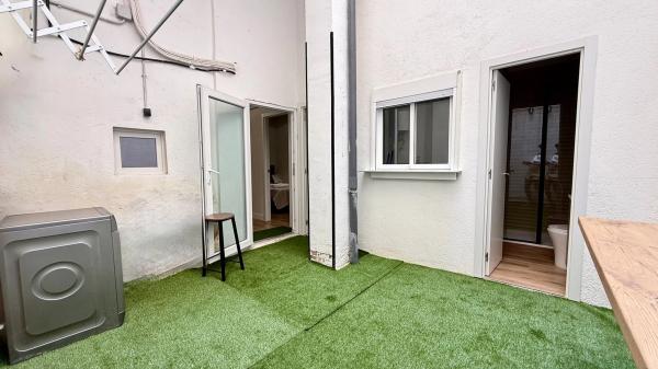 Edificio de uso mixto en calle Blas Valero, 88