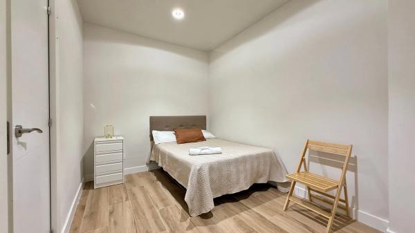 Edificio de uso mixto en calle Blas Valero, 88