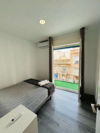 Edificio de uso mixto en calle Blas Valero, 88