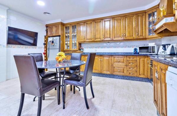 Edificio en Barrio Reina Victoria-Miguel Hernández