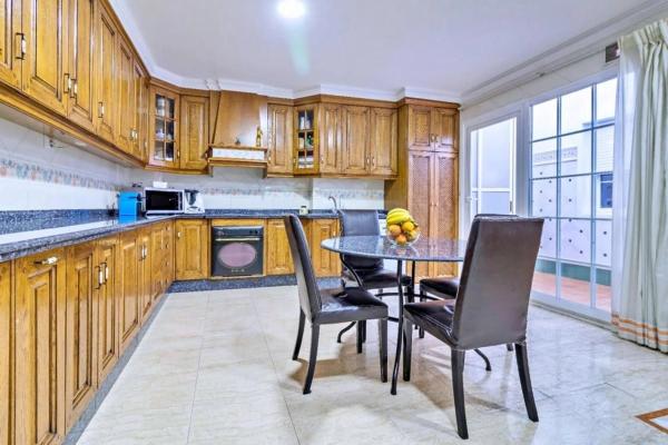 Edificio en Barrio Reina Victoria-Miguel Hernández