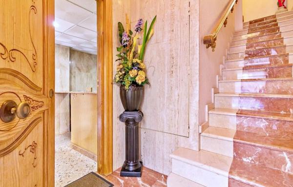 Edificio en Barrio Reina Victoria-Miguel Hernández