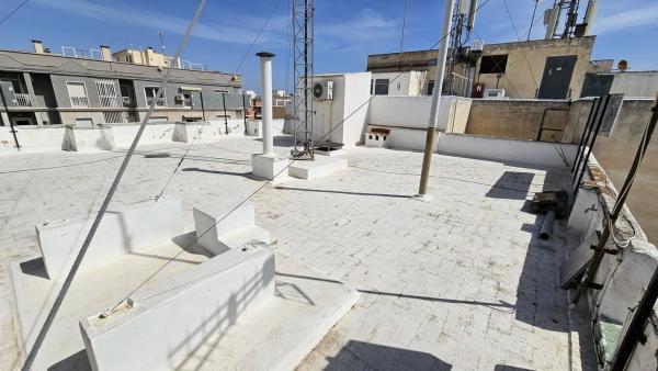 Edificio en avenida Dama d'Elx, 12