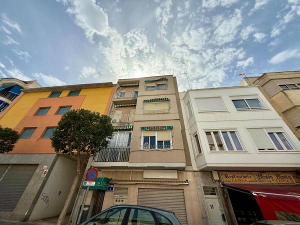 Edificio en plaza Maestro Quislant