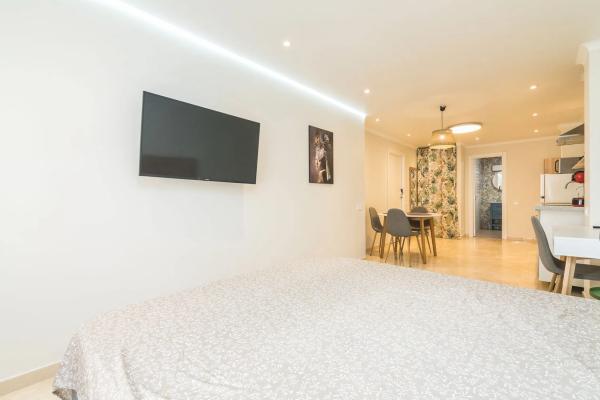 Edificio de uso mixto en calle Carreters