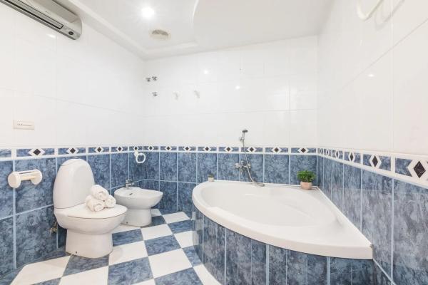 Edificio de uso mixto en calle Carreters