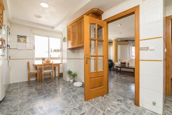 Edificio de uso mixto en calle Carreters