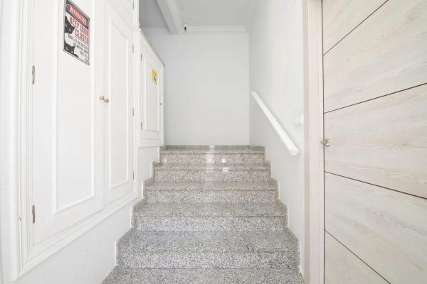 Edificio de uso mixto en calle Carreters