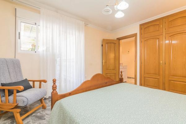 Edificio de uso mixto en calle Carreters