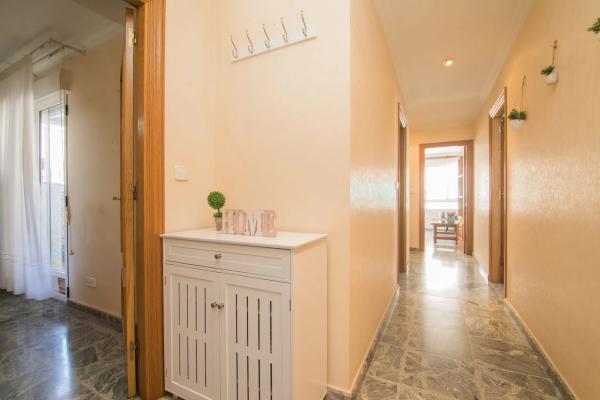 Edificio de uso mixto en calle Carreters