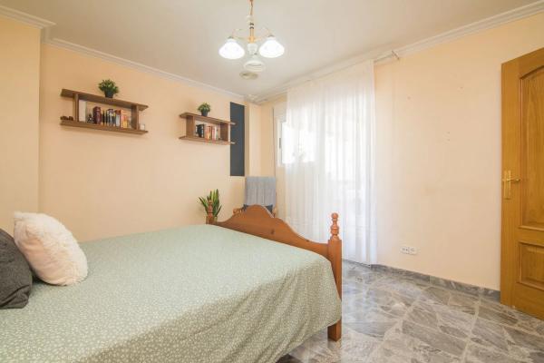 Edificio de uso mixto en calle Carreters