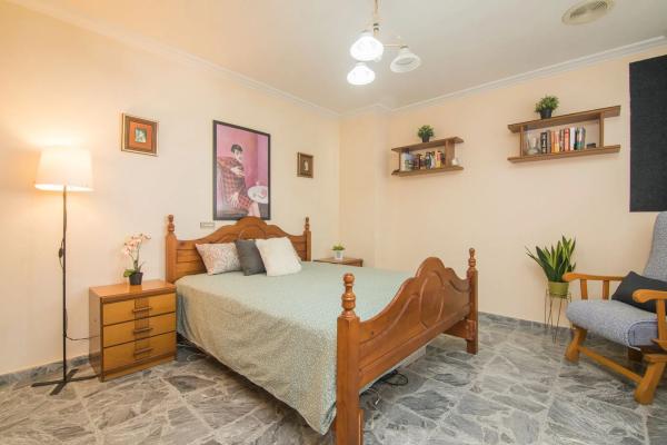 Edificio de uso mixto en calle Carreters