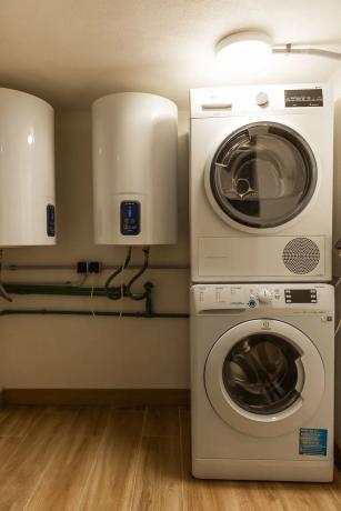 Edificio de uso mixto en calle Carreters