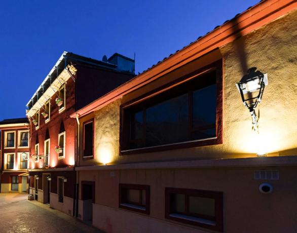 Edificio de uso mixto en avenida del Pais Valencia, 28