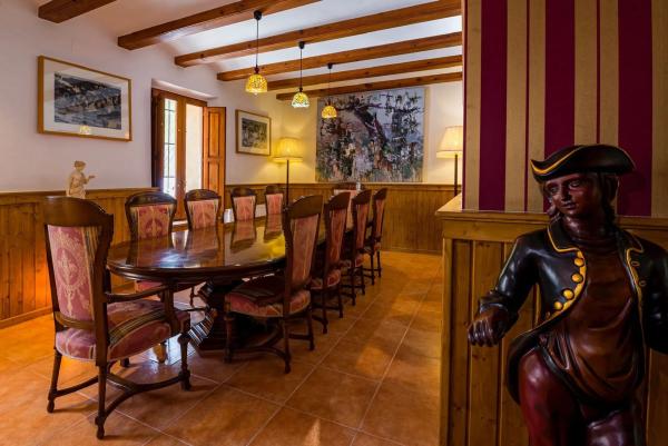 Edificio de uso mixto en avenida del Pais Valencia, 28