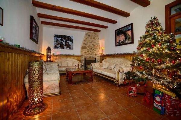 Edificio de uso mixto en avenida del Pais Valencia, 28