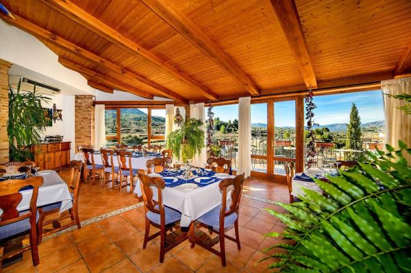 Edificio de uso mixto en avenida del Pais Valencia, 28