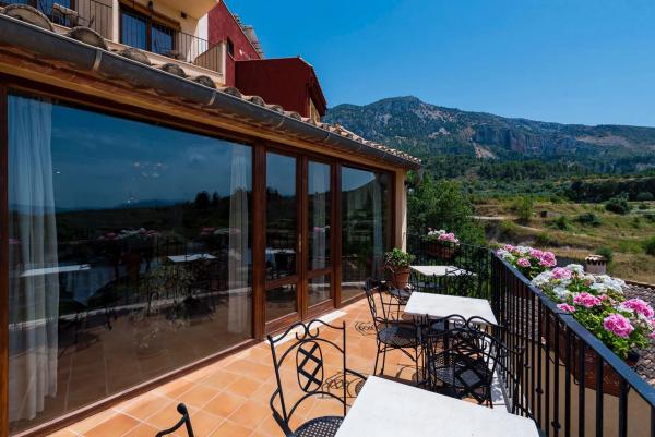 Edificio de uso mixto en avenida del Pais Valencia, 28